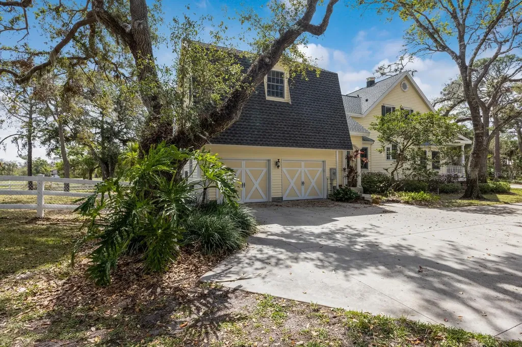 4871 Hoyer Drive Sarasota FL 34241