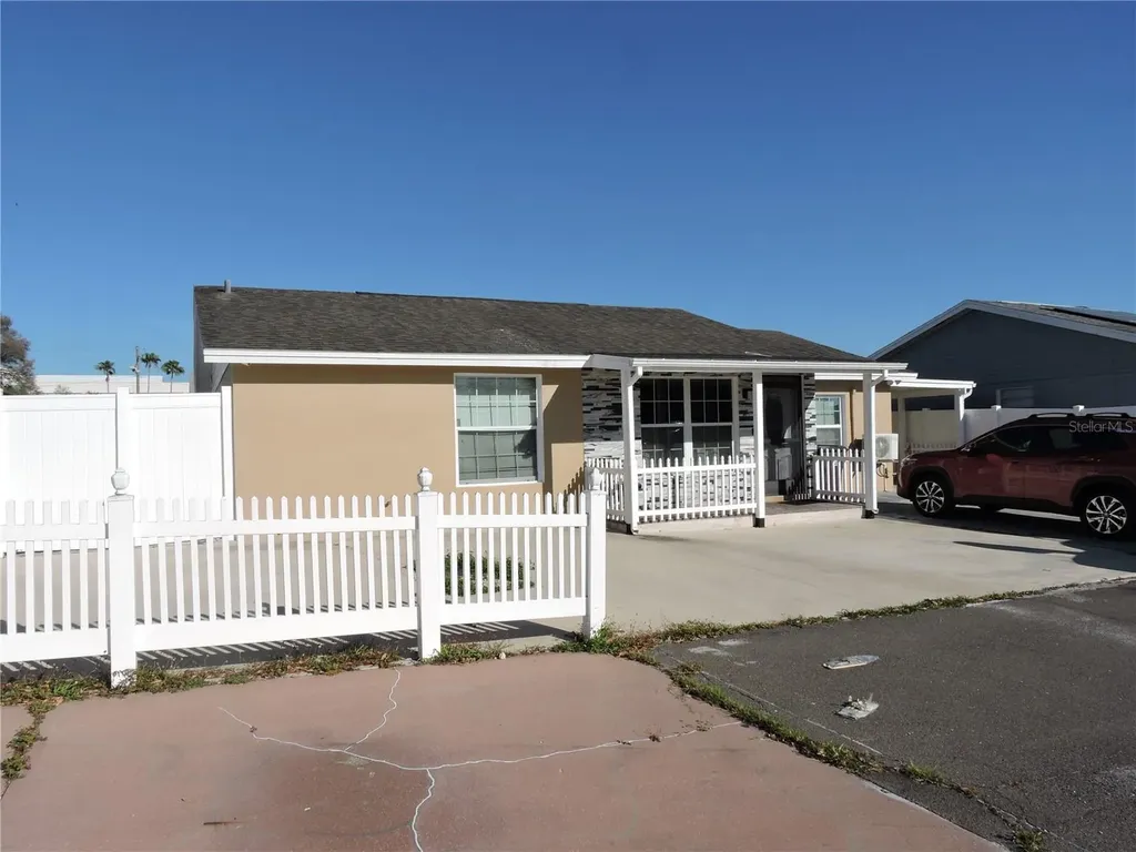 8813 Sleepy Creek Court Tampa FL 33634