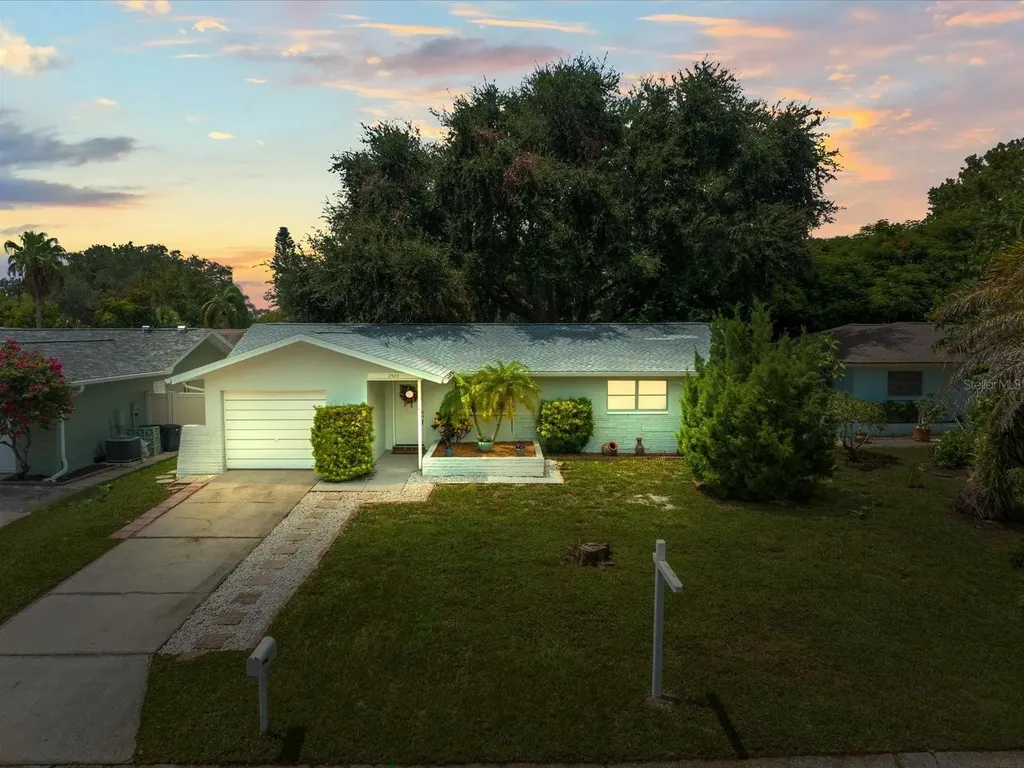 2523 Blackwood Circle Clearwater FL 33763