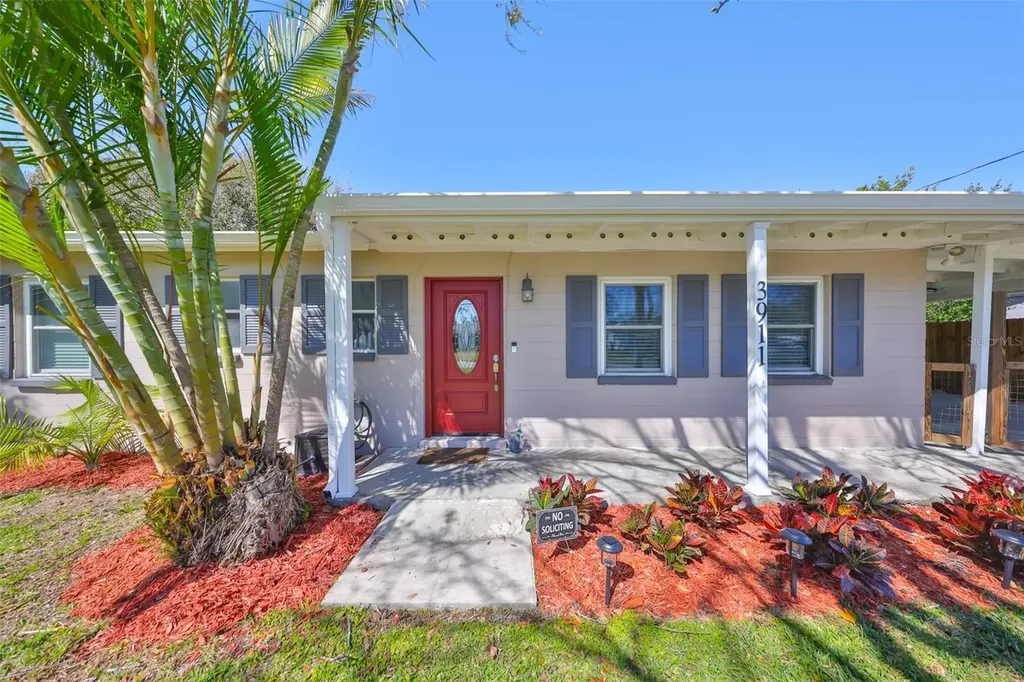 3911 W Wallace Avenue Tampa FL 33611