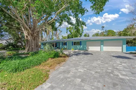 425 Poincianna Drive Sarasota FL 34243