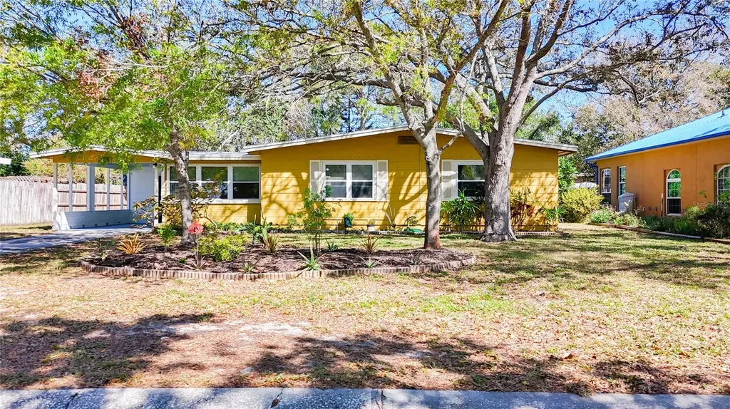 7211 10th Avenue N St Petersburg FL 33710