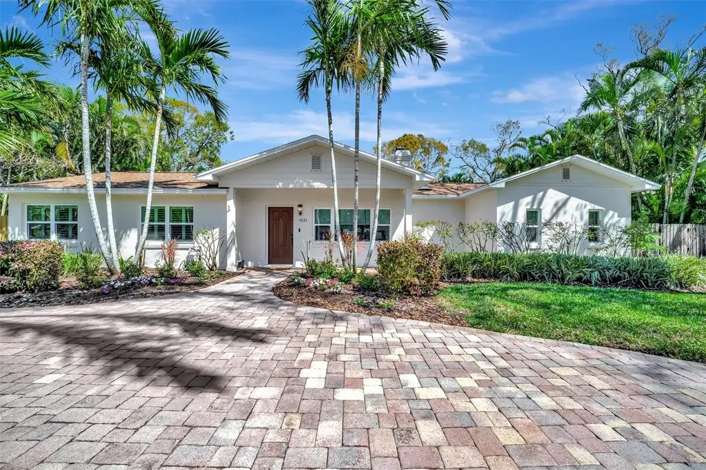 1231 Country Club Road N St Petersburg FL 33710