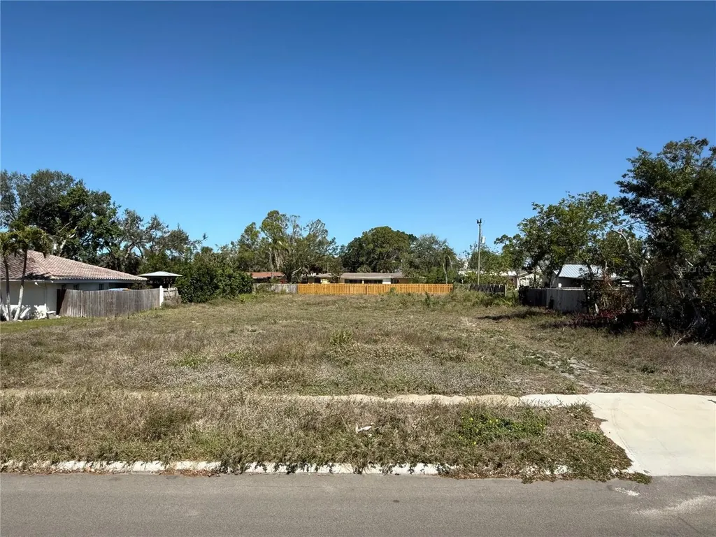 337 Suwanee Avenue Sarasota FL 34243