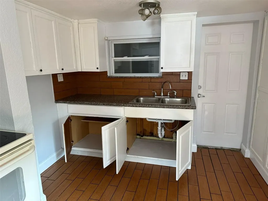 3718 19th Avenue S St Petersburg FL 33711