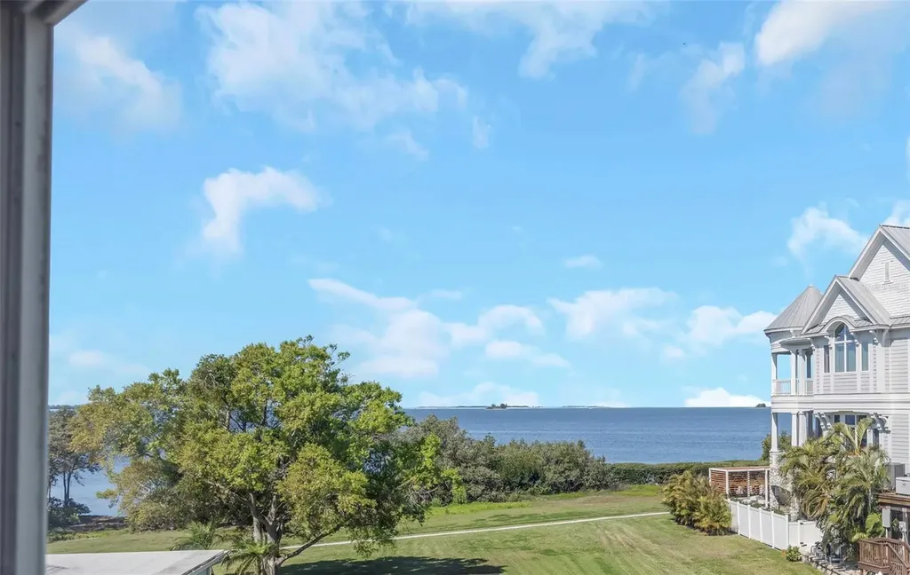 606 Indiana Avenue Crystal Beach FL 34681