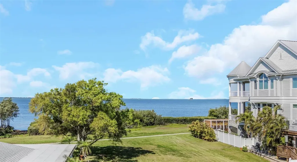 606 Indiana Avenue Crystal Beach FL 34681