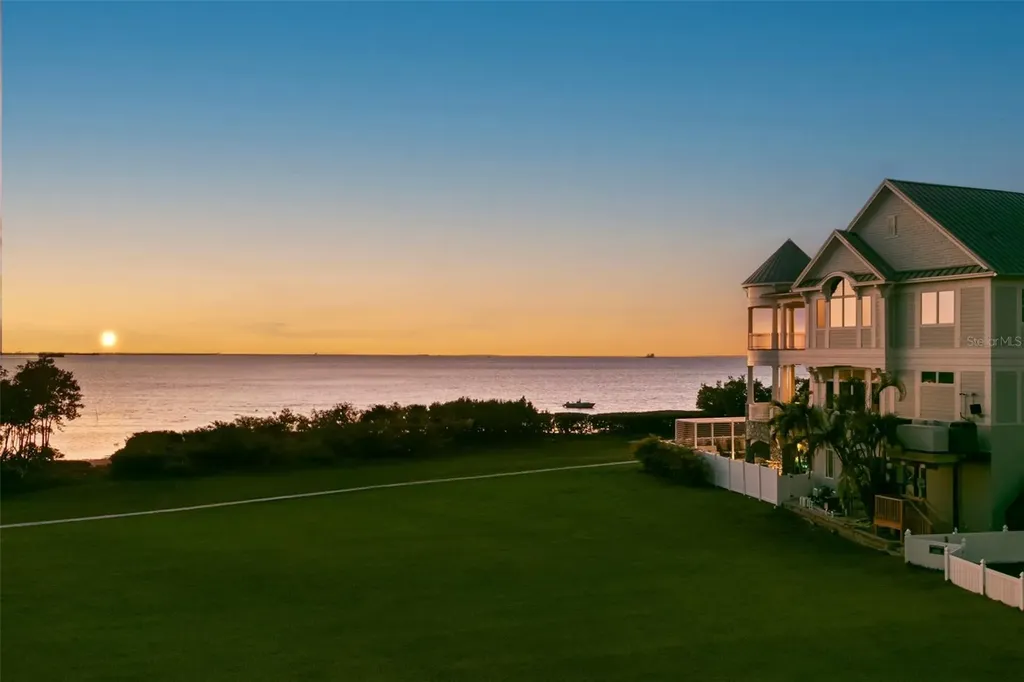 606 Indiana Avenue Crystal Beach FL 34681