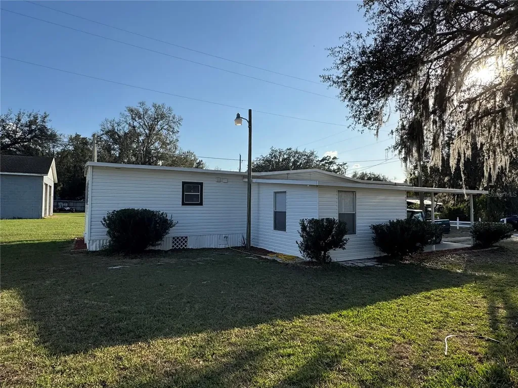 825 Cr 481 Lake Panasoffkee FL 33538