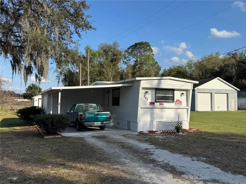 825 Cr 481 Lake Panasoffkee FL 33538