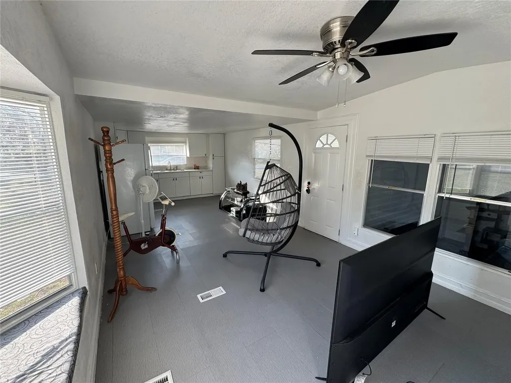 825 Cr 481 Lake Panasoffkee FL 33538