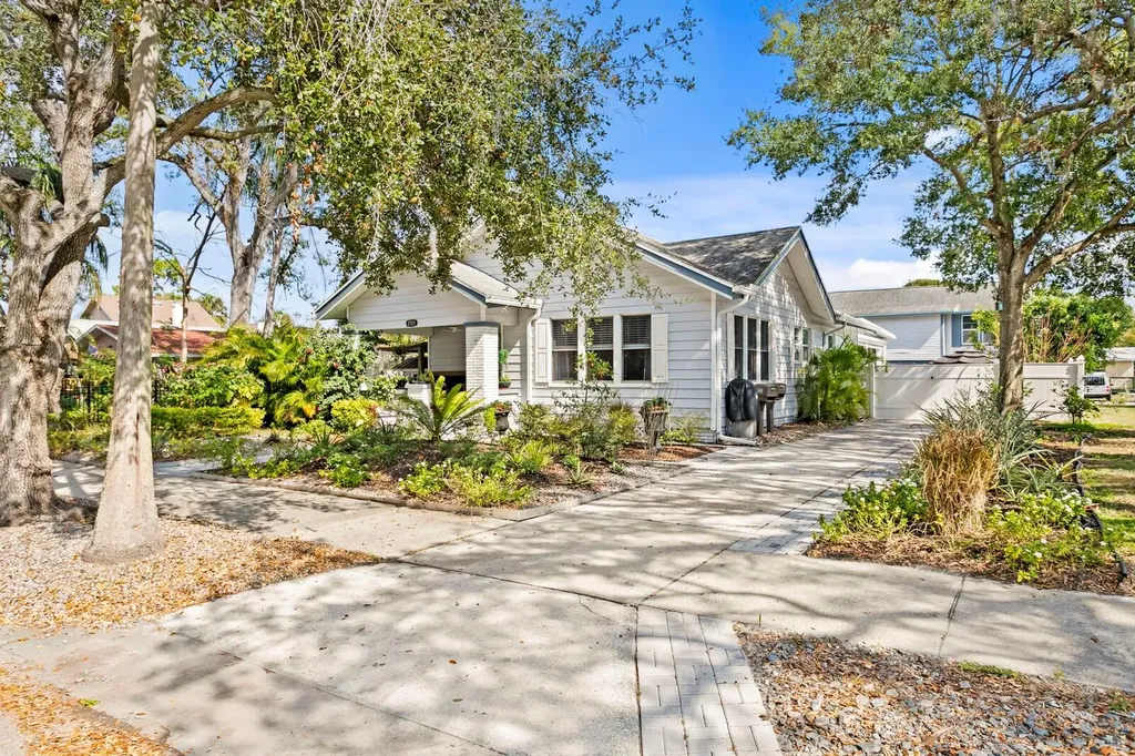 2721 12th Street N St Petersburg FL 33704