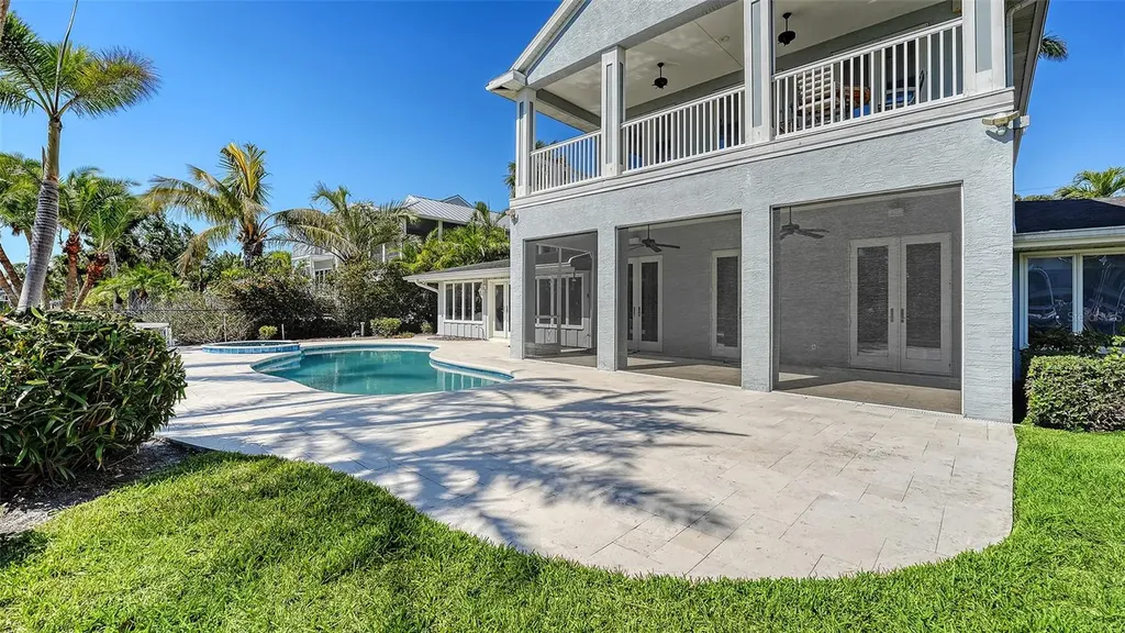 732 Siesta Drive Sarasota FL 34242