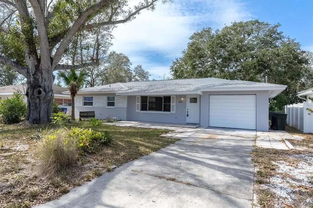 686 Manor Drive W Dunedin FL 34698
