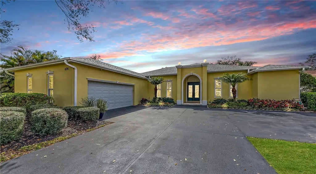6114 Misty Oaks Street Sarasota FL 34243