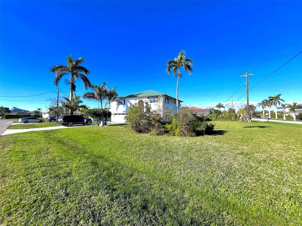 103 Tahiti Circle Naples FL 34113