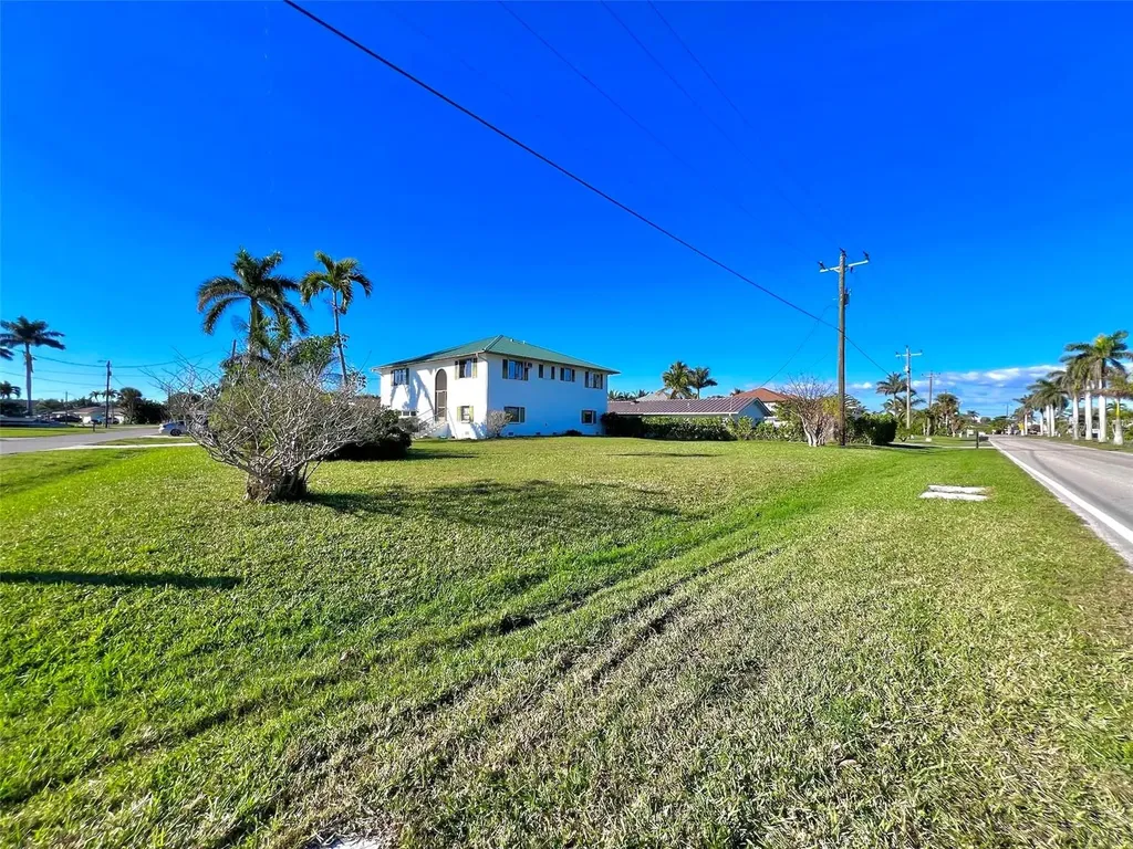 103 Tahiti Circle Naples FL 34113