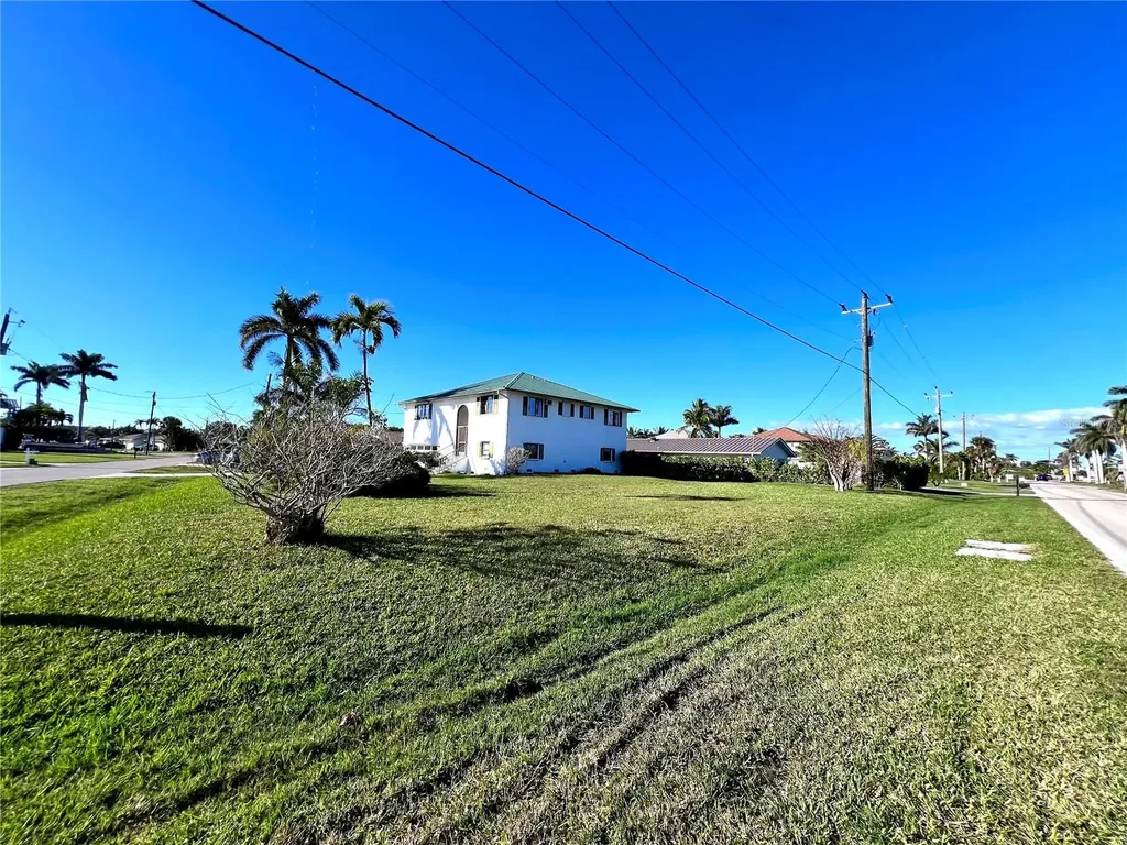 103 Tahiti Circle Naples FL 34113
