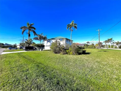 103 Tahiti Circle Naples FL 34113