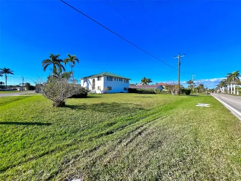 103 Tahiti Circle Naples FL 34113
