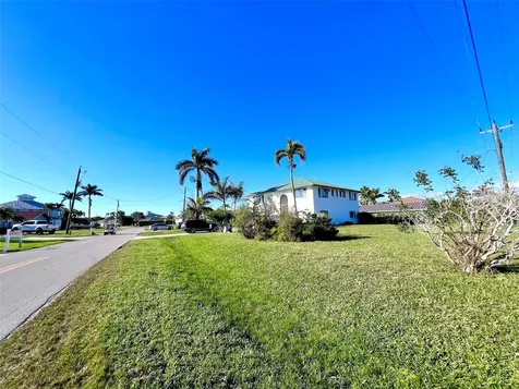 103 Tahiti Circle Naples FL 34113