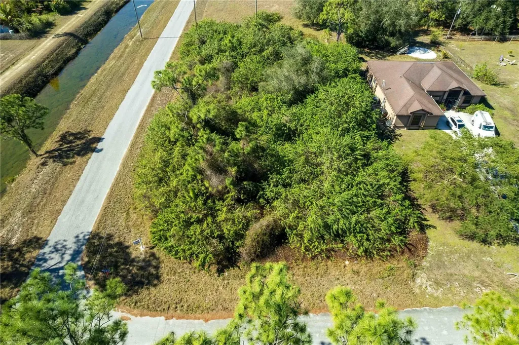 4407 E 20th Street Alva FL 33920