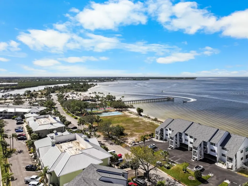 808 Bahia Del Sol Drive Ruskin FL 33570