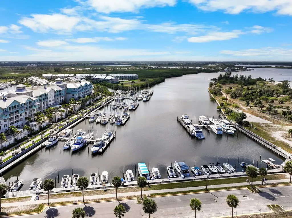 808 Bahia Del Sol Drive Ruskin FL 33570