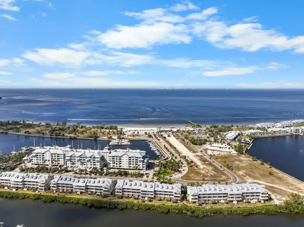 808 Bahia Del Sol Drive Ruskin FL 33570