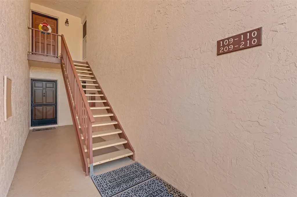 210 Fernwood Circle Seminole FL 33777