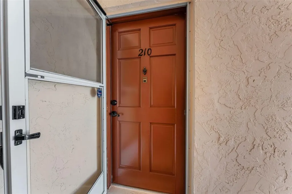 210 Fernwood Circle Seminole FL 33777