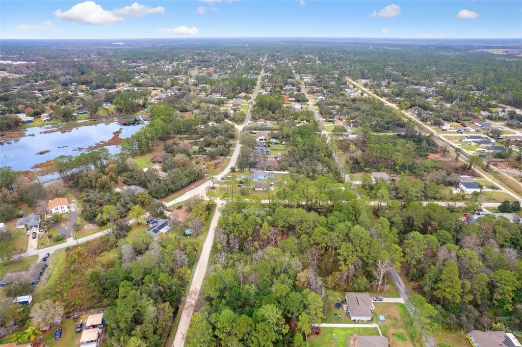 6TH Avenue Deland FL 32724
