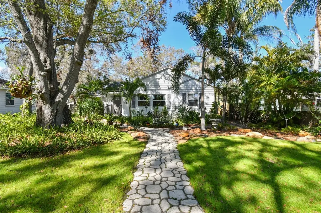 223 33rd Avenue N St Petersburg FL 33704