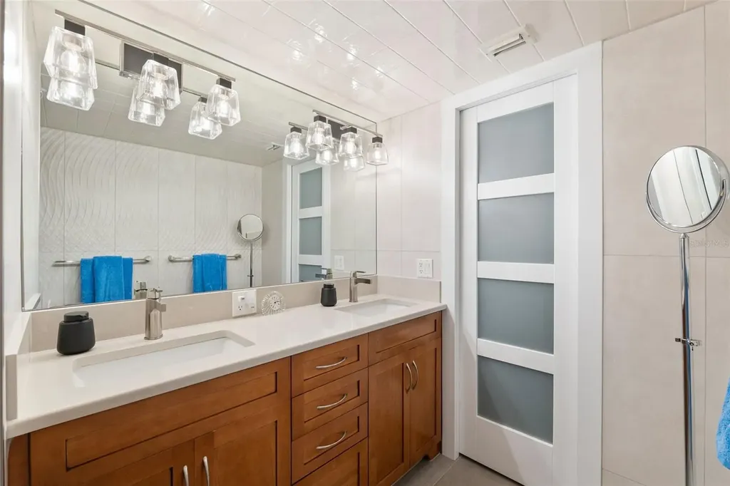 5950 Pelican Bay Plaza S Gulfport FL 33707