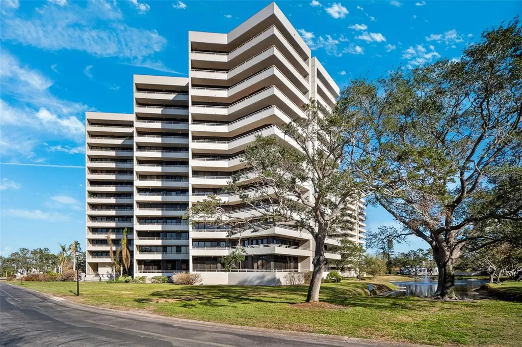 5950 Pelican Bay Plaza S Gulfport FL 33707