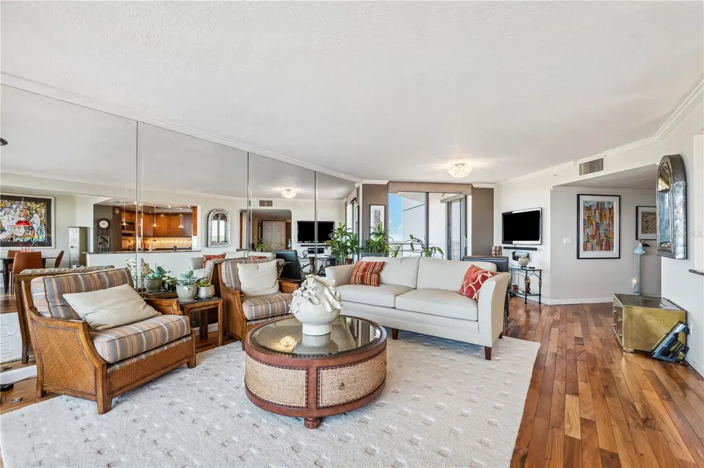 5950 Pelican Bay Plaza S Gulfport FL 33707