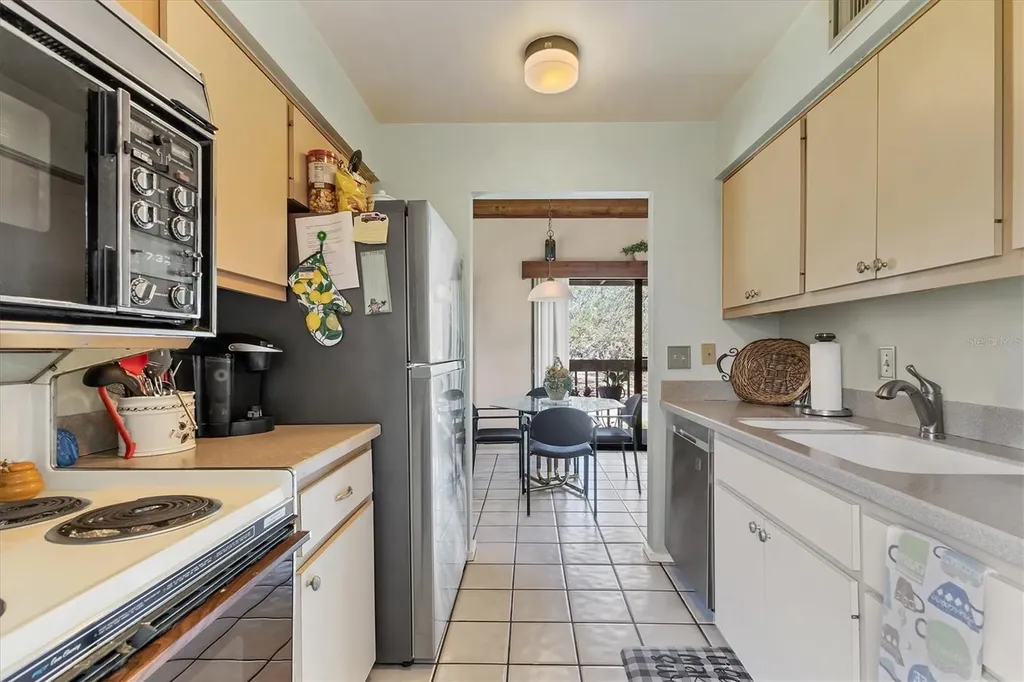 3073 Willow Green Sarasota FL 34235