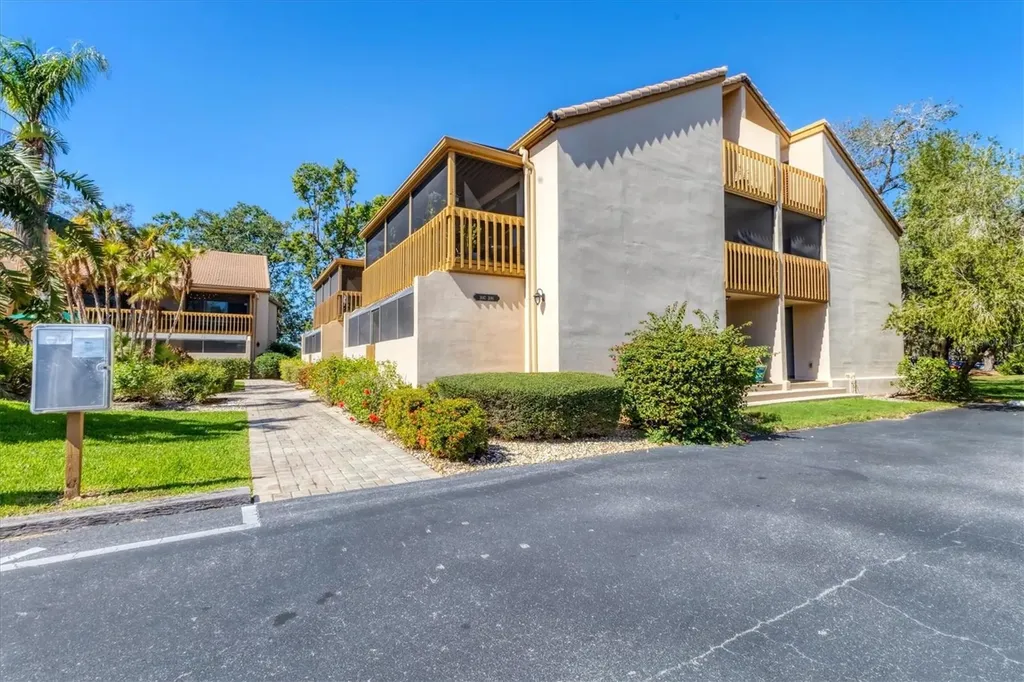 3073 Willow Green Sarasota FL 34235