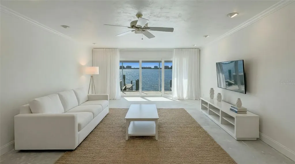 672 Boca Ciega Point Boulevard N St Petersburg FL 33708