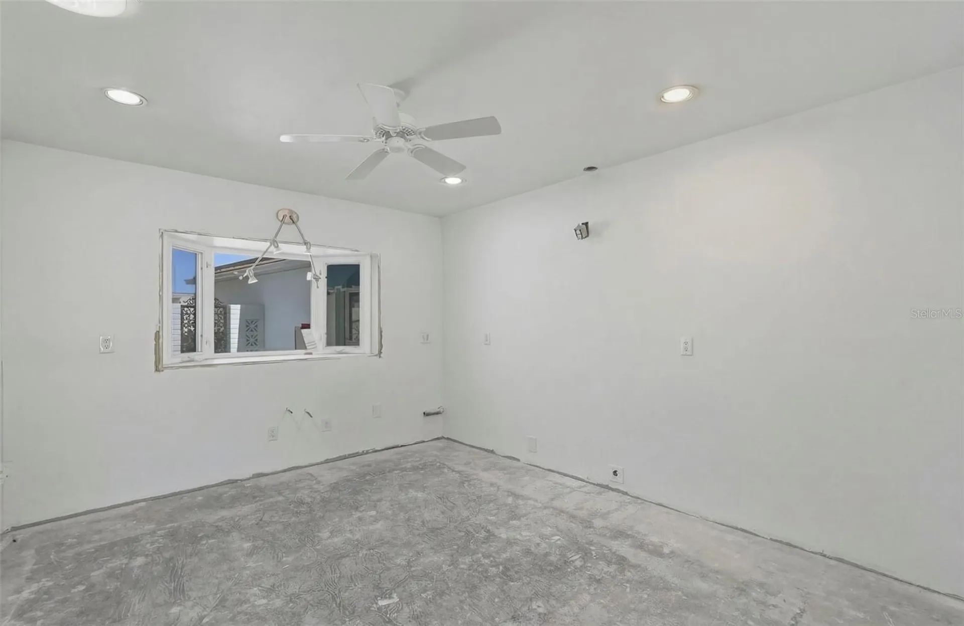672 Boca Ciega Point Boulevard N St Petersburg FL 33708