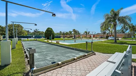 672 Boca Ciega Point Boulevard N St Petersburg FL 33708