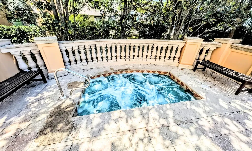 750 N Tamiami Trail Sarasota FL 34236