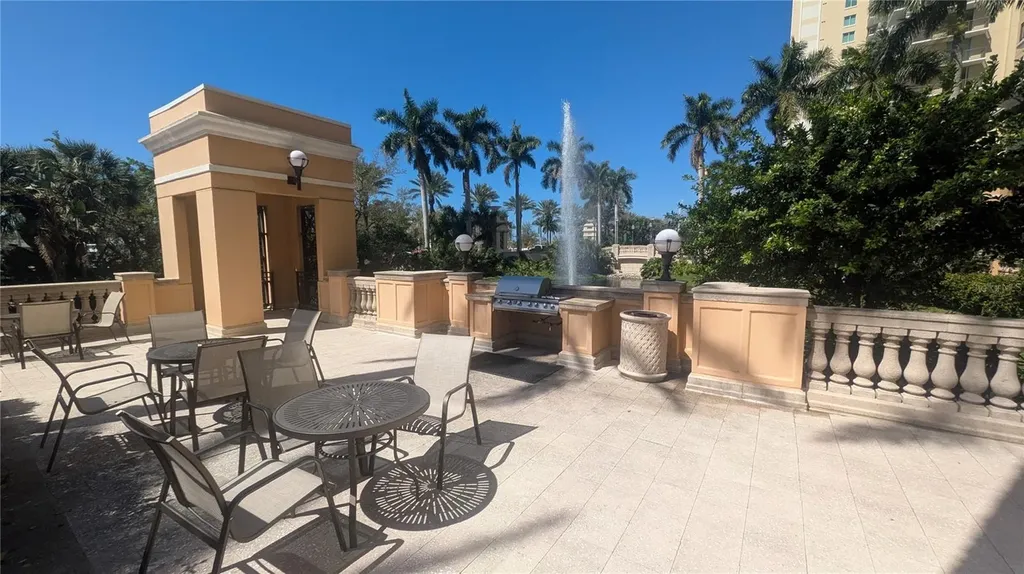 750 N Tamiami Trail Sarasota FL 34236