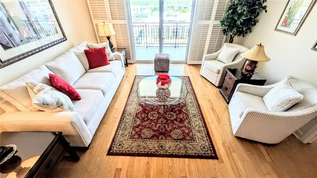 750 N Tamiami Trail Sarasota FL 34236