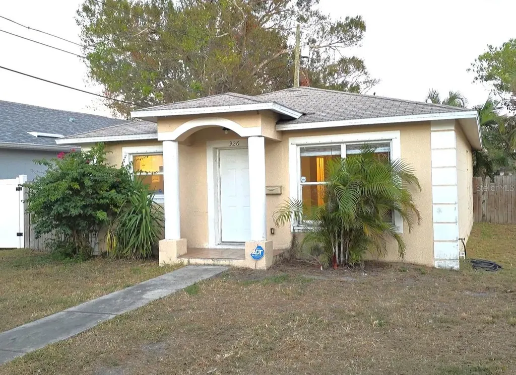 926 43rd Street S St Petersburg FL 33711