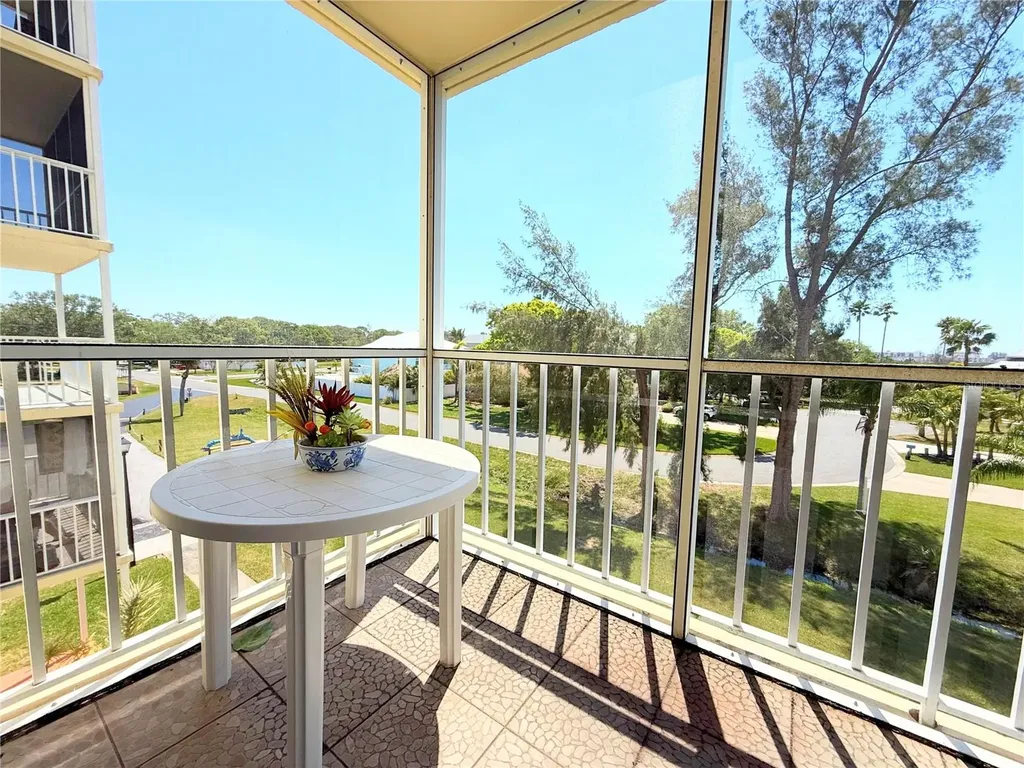 9000 Commodore Drive Seminole FL 33776