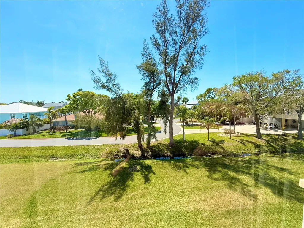 9000 Commodore Drive Seminole FL 33776