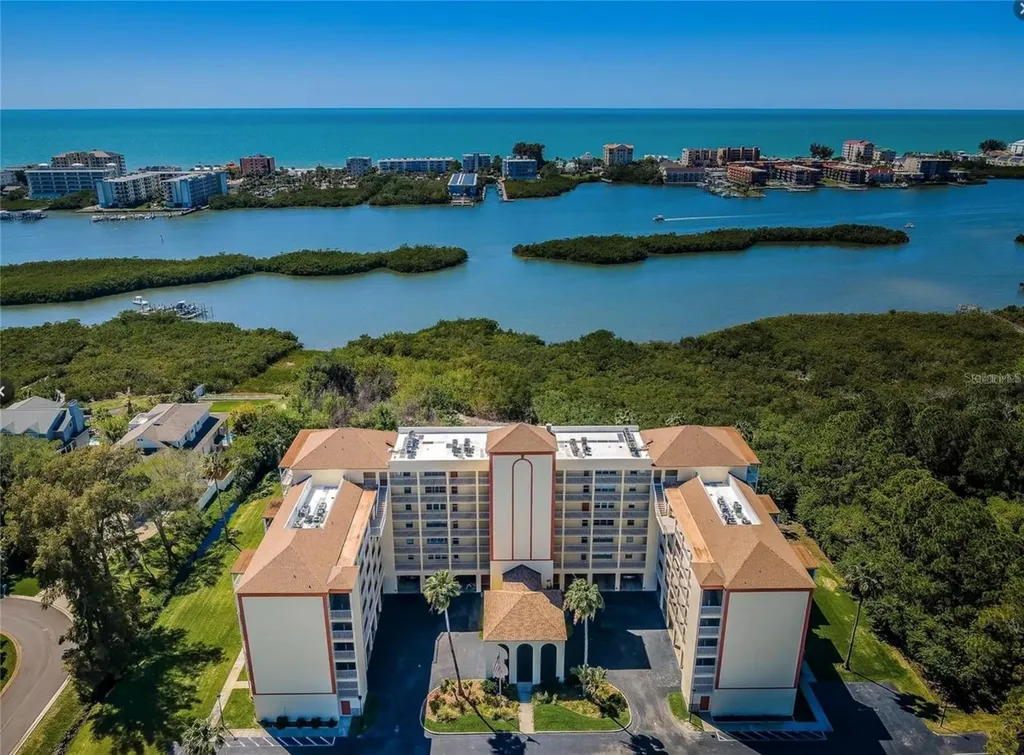 9000 Commodore Drive Seminole FL 33776