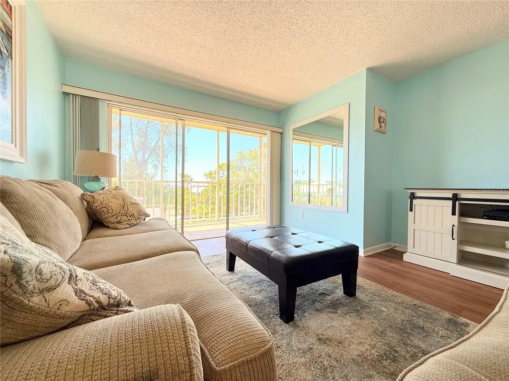 9000 Commodore Drive Seminole FL 33776