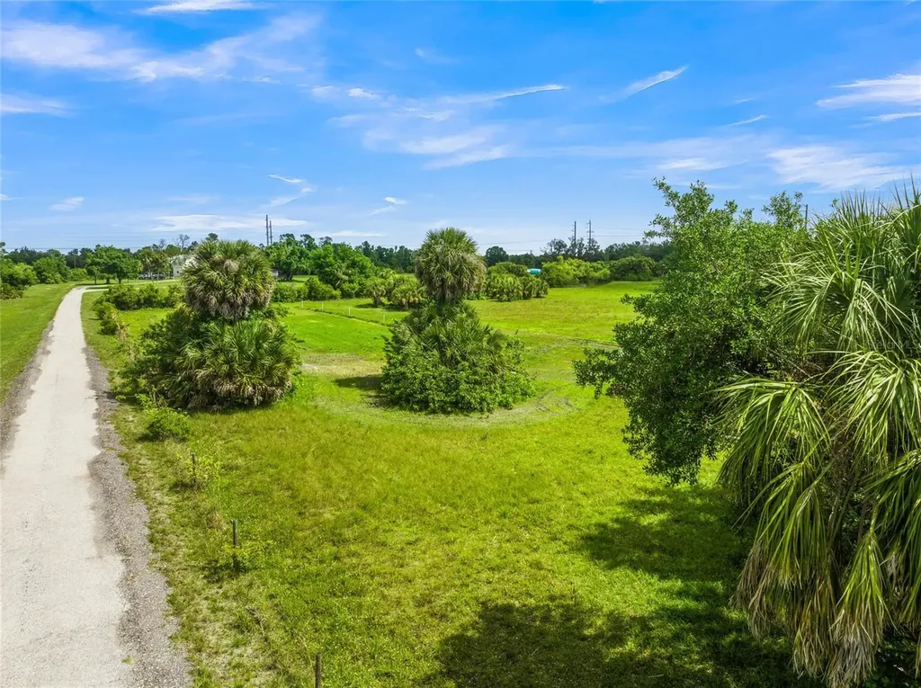 1520 S River Road Englewood FL 34223